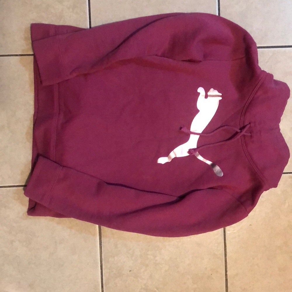 I’m selling a Puma turtle neck!💕